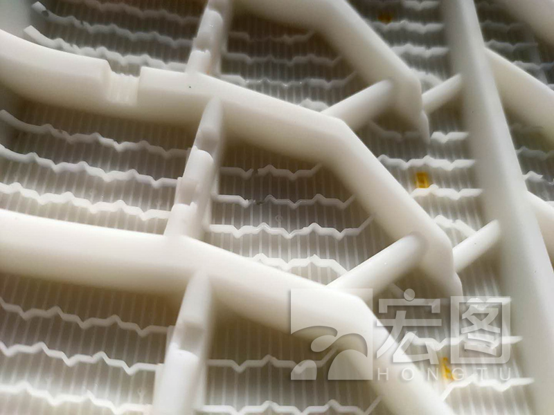 使用1年多后輪胎硅膠模具花紋出現(xiàn)部分缺口 使用1年多后輪胎硅膠模具花紋出現(xiàn)部分缺口